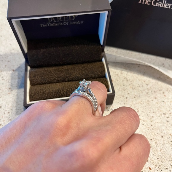 Jared engagement ring and matching band 💍 - Picture 5 of 9